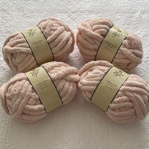 Yarn Bee 4 Skeins Eternal Bliss Soft Pink Chunky Yarn NEW